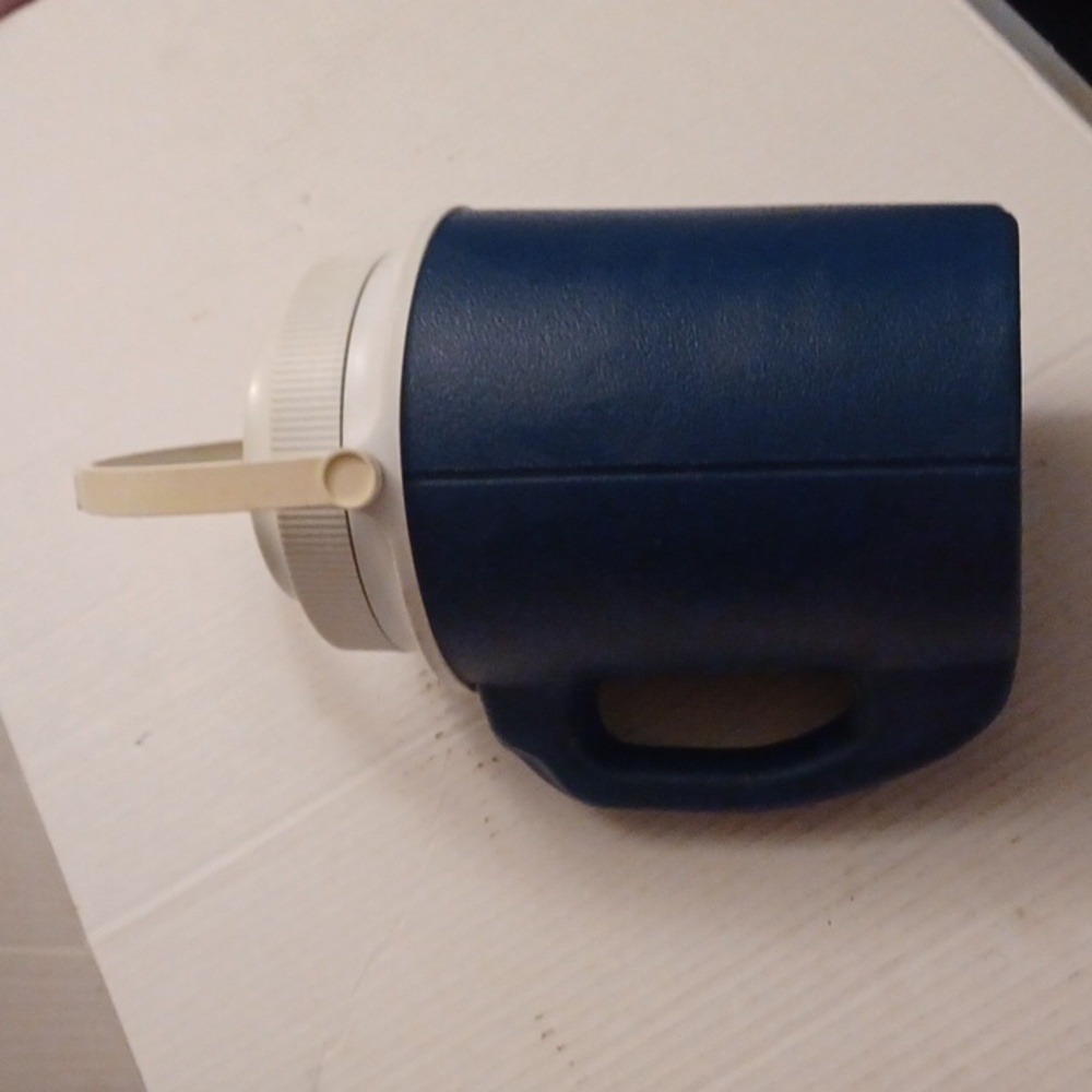 4/$40 Large Water/Liquid Cooler With 2 Handles & Spout - Picture 8 of 8